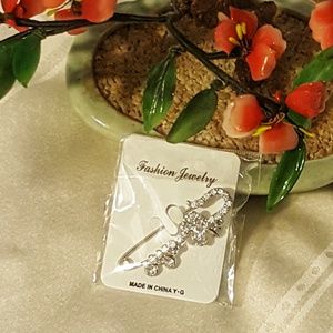 NWOT Diamond Flower Brooch